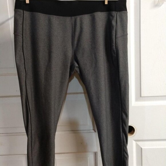 Xersion Woman 1X Fitted Leggings Gray/Black - Picture 4 of 7